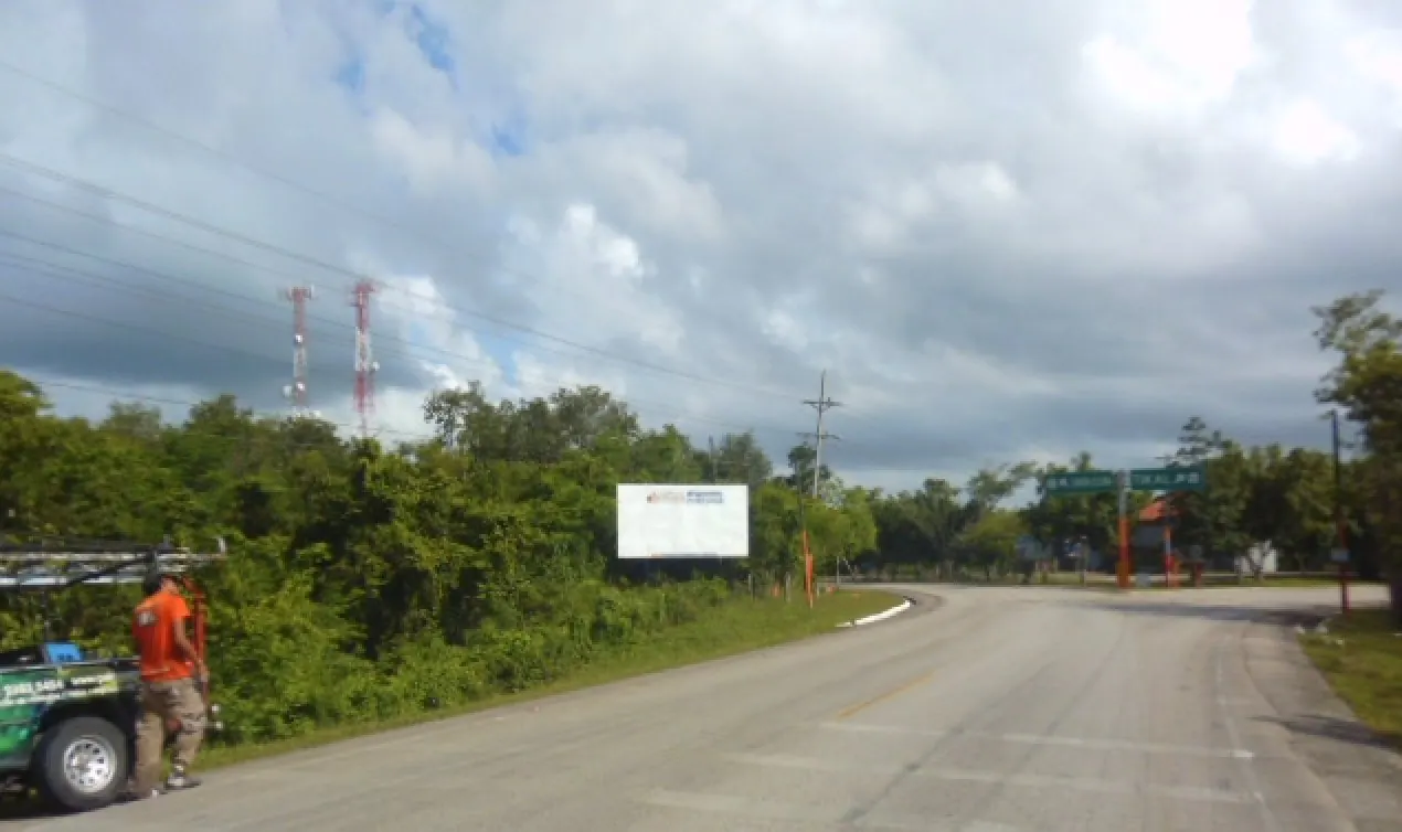Valla AT-114 - Km 470 Cuchilla hacia Tikal