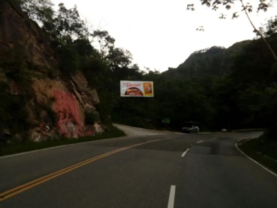 Valla AT-74 - Km 203 a Esquipulas (Salida)