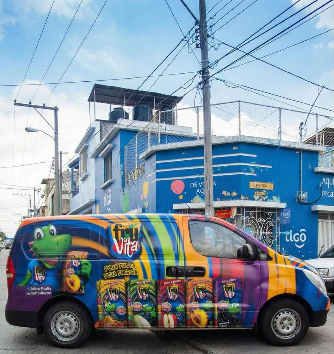 Van rotulada con forro completo a todo color